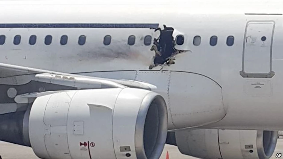 Somalijski avion oštećen u eksploziji