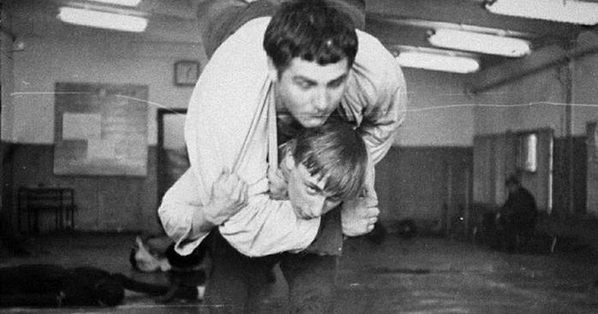 Putin nie chciał, żeby Rosjanie dowiedzieli się, jakie miał dzieciństwo. Nie bez powodu