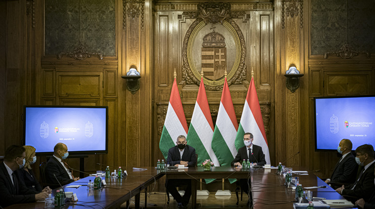 Orbán Viktor a Gazdaságvédelmi Operatív Törzs ülésén  / Fotó: MTI Miniszterelnöki Sajtóiroda Benko Vivien Cher