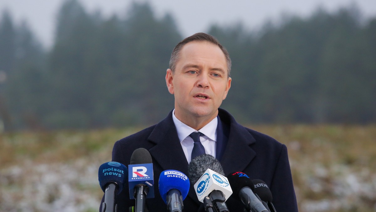 Karol Nawrocki broni się przed oskarżeniami o cenzurowanie haseł na stadionach podczas spotkania na Jasnej Górze [Źródło: Onet]