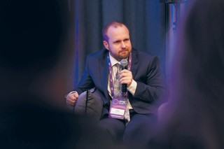 Rozwój sztucznej inteligencji trzeba zahamować