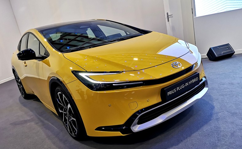 Nowa Toyota Prius wylądowała. Oto cena i koniec zwykłej hybrydy ...