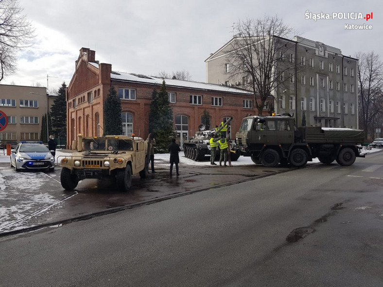 Transport czołgu do muzeum przy kopalni Wujek