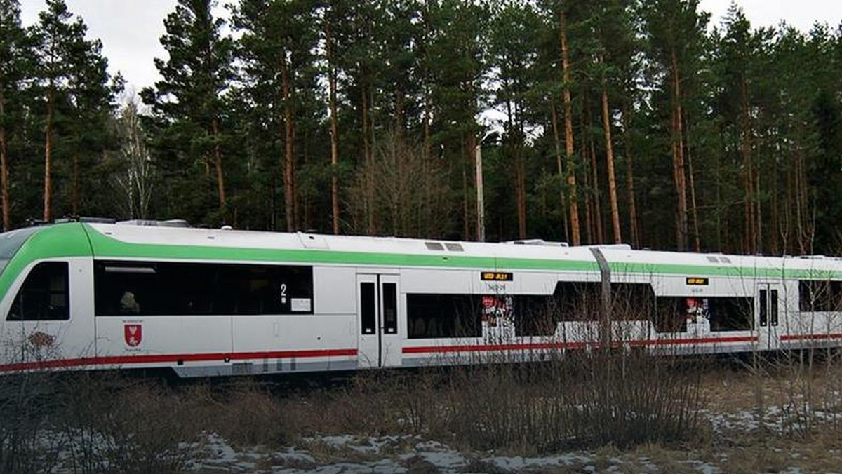 Połączenie kolejowe z Białegostoku do Walił wraca po 16 latach. Realizacja przedsięwzięcia jest możliwa dzięki dofinansowaniu od samorządu województwa podlaskiego oraz gmin Gródek i Michałowo. Pierwszy pociąg wyjedzie w trasę już dziś.