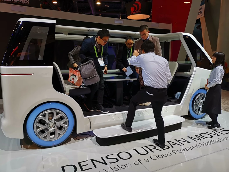 Autonomiczny bus Denso Urban Moves