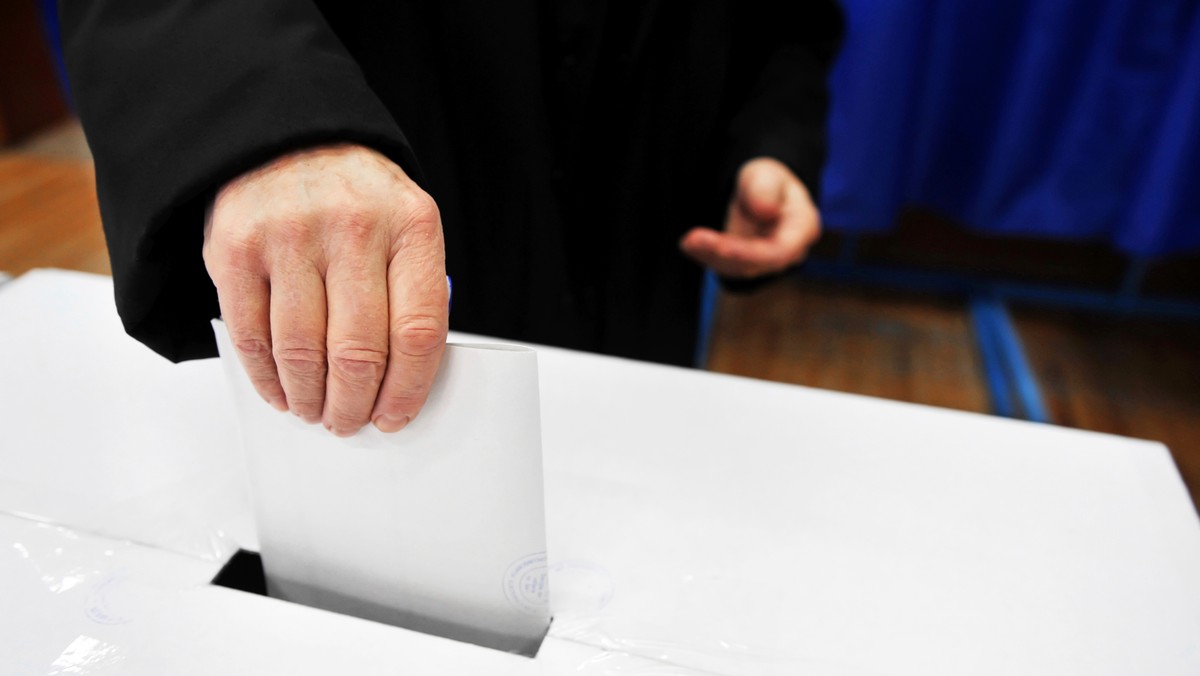 PiS bardzo mocno stawia na młodych ludzi, dzięki nim osiągniemy sukces - mówił na konferencji w Rzeszowie europoseł PiS Tomasz Poręba, przedstawiając liderów list tej partii w najbliższych wyborach samorządowych.