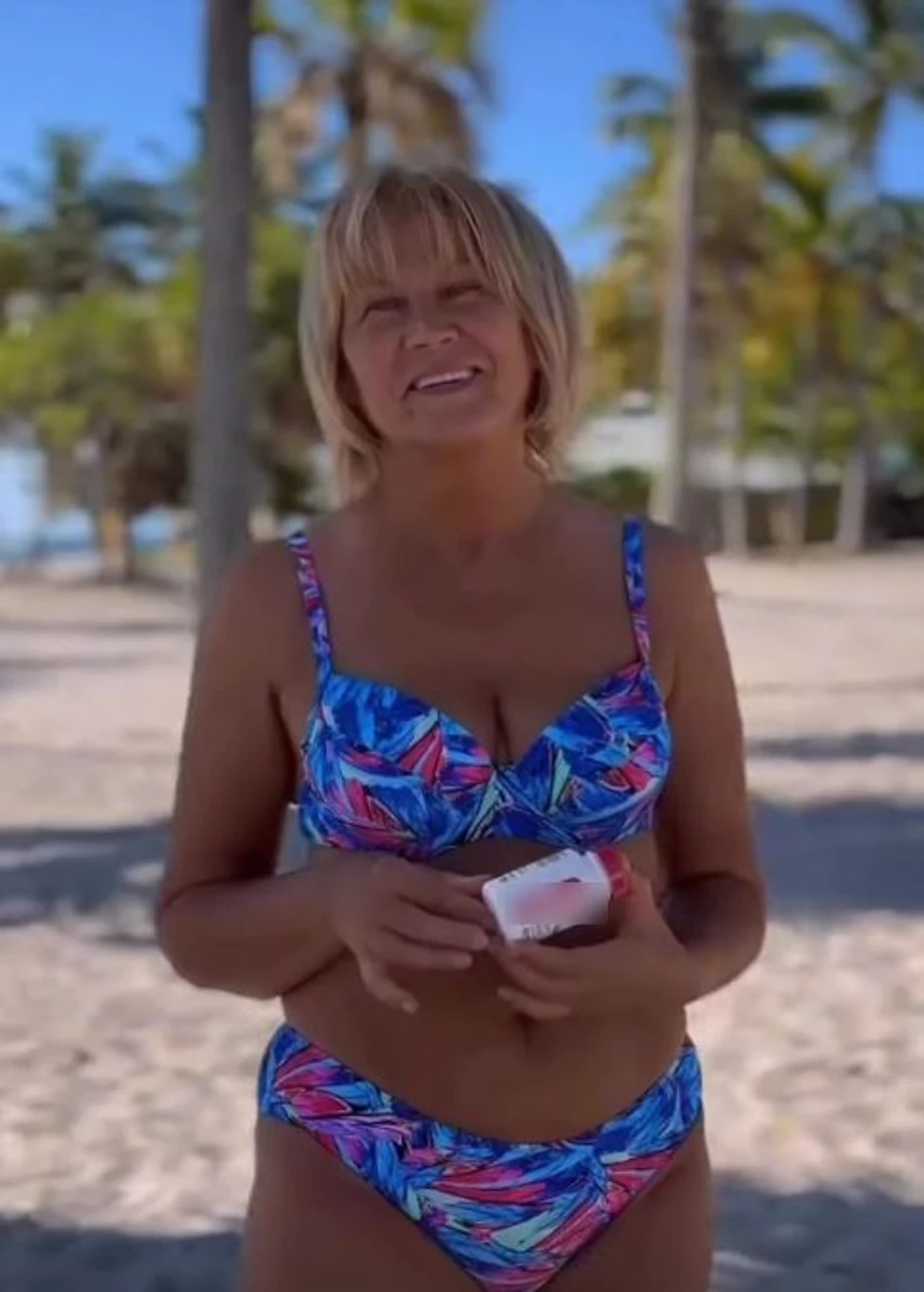 Skinula se majka Stanije Dobrojević: Slavica u kupaćem kostimu i svi gledaju kako ovako dobro izgleda