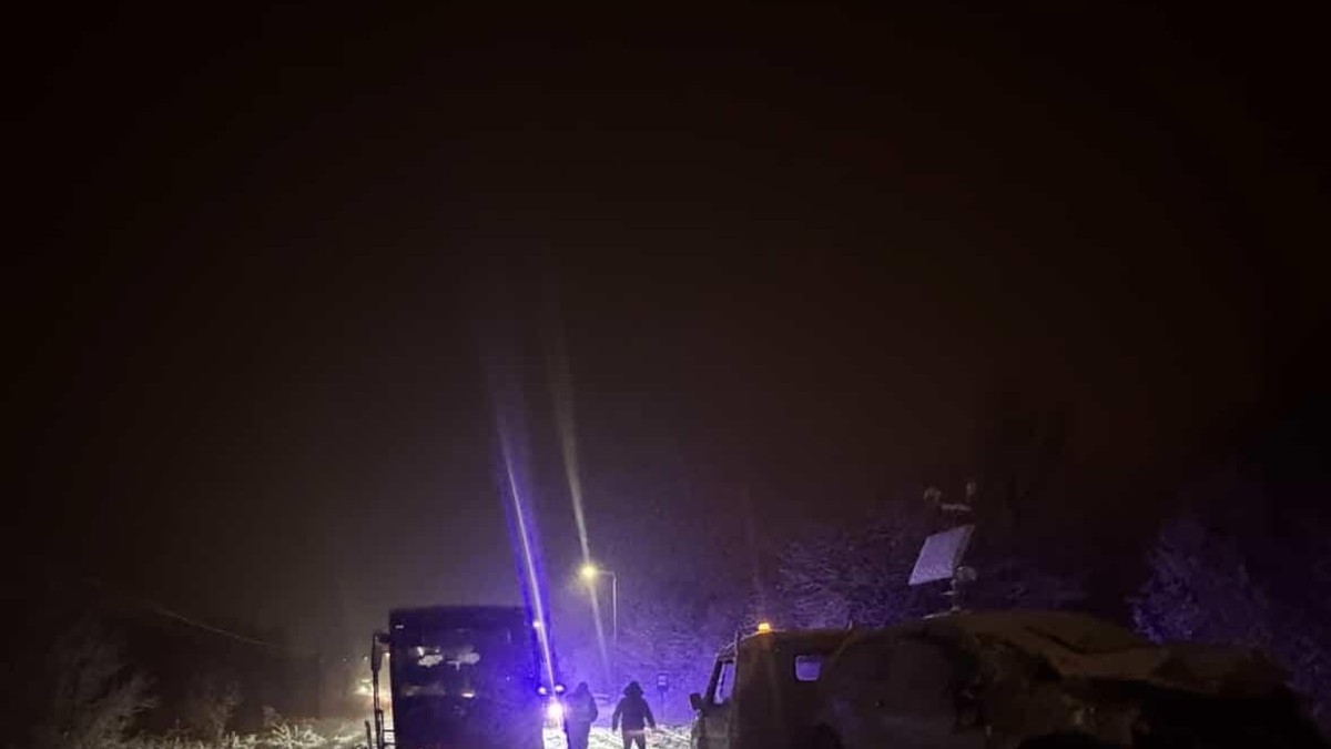 Sudar automobila i autobusa na Ibarskoj magistrali