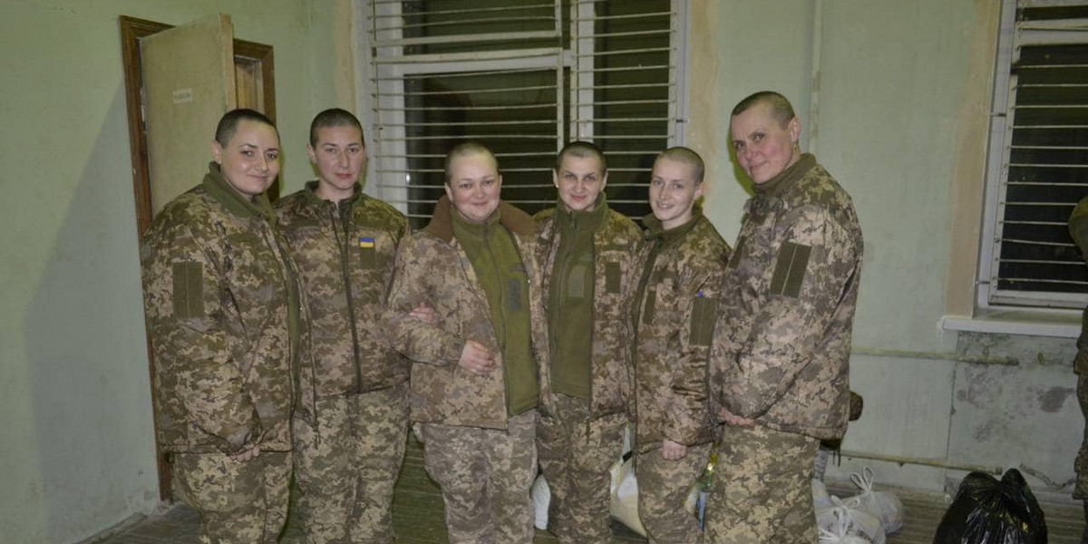 Wojna w Ukrainie. Tak Rosjanie upokorzyli ukraińskie kobiety.