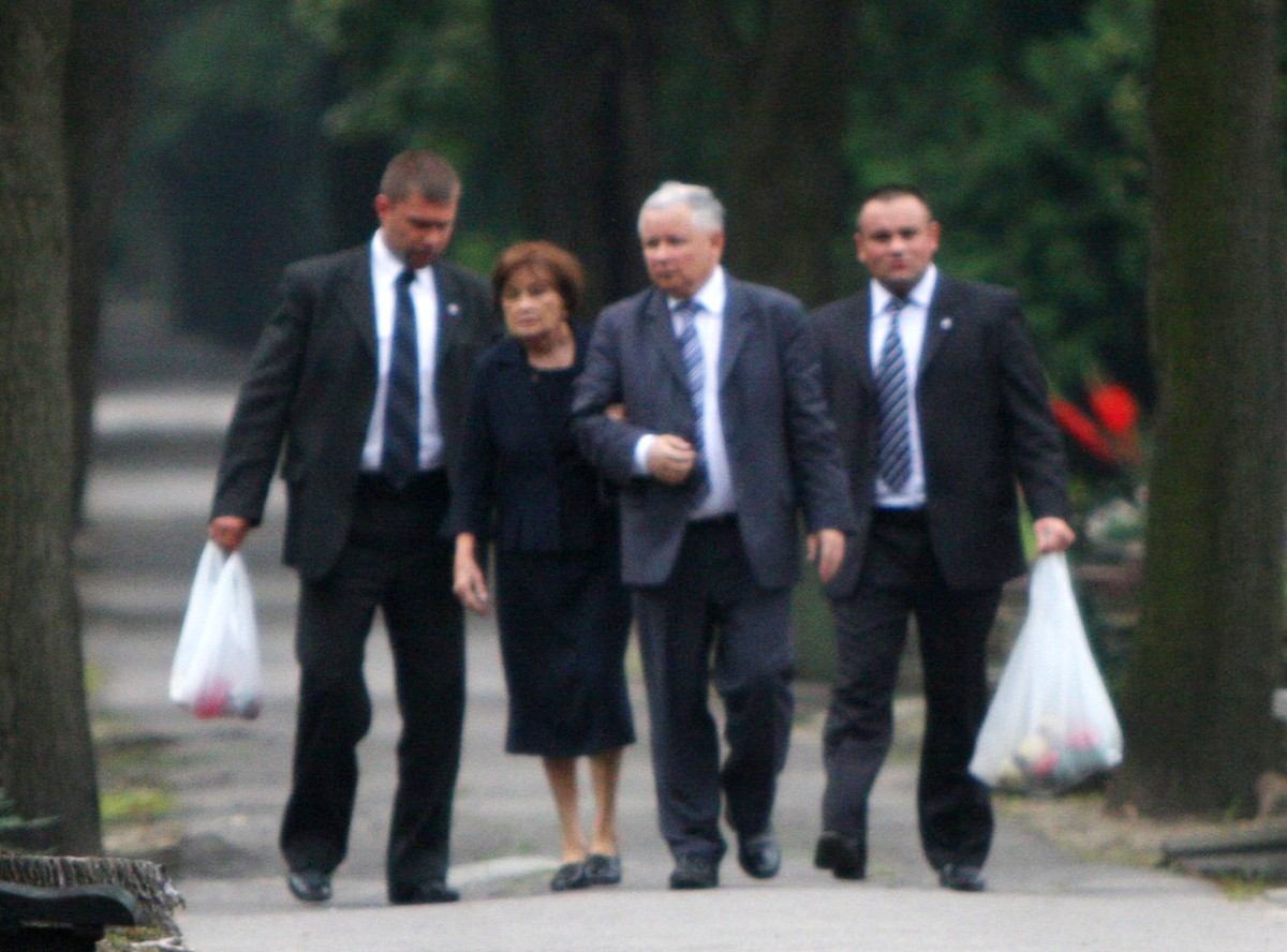 Jarosław Kaczyński poszedł z matką na grób ojca