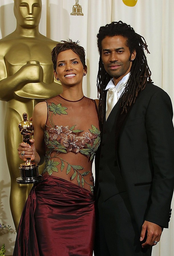 Halle Berry na gali rozdania Oscarów, 2002