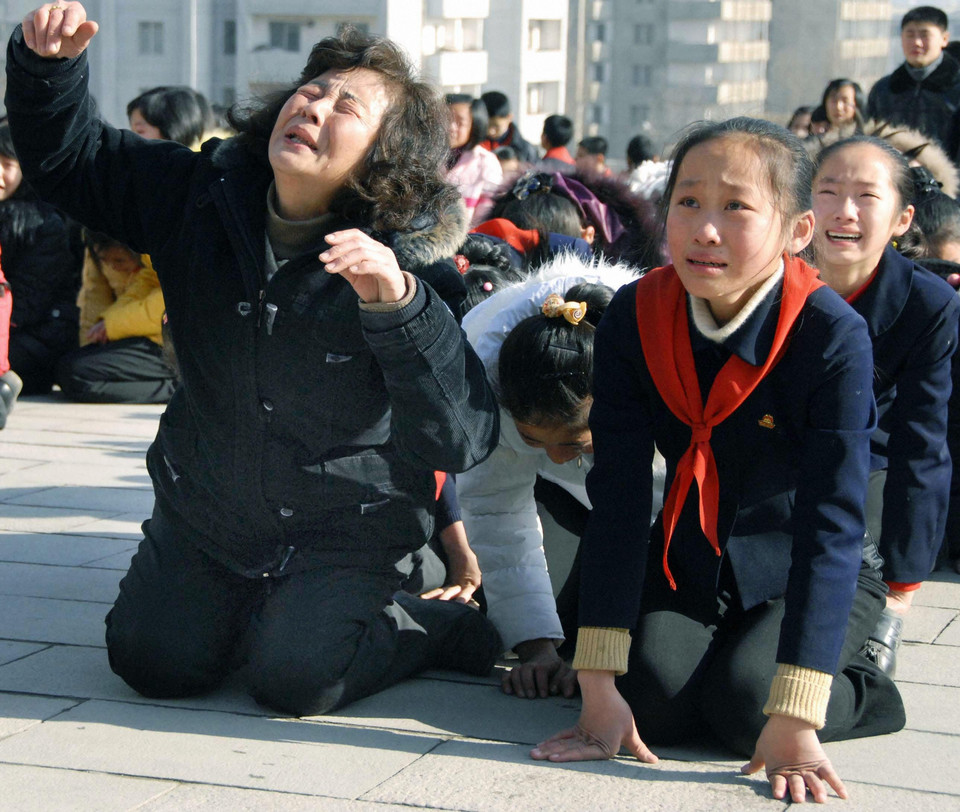 Histeria po śmierci Kim Dzong Ila, fot.REUTERS/Kyodo