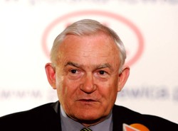 Leszek Miller idzie na odsiecz Platformie