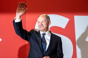 Olaf Scholz, kandydat na kanclerza Niemieckich Socjaldemokratów (SPD), chwilę po podaniu wstępnych wyników wyborów parlamentarnych, Berlin, 26 września 2021 r.