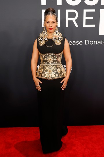 Alicia Keys nem mehetett haza Grammy-díj nélkül, Dolce & Gabbana ruhája pedig igazi manifesztációja volt ennek a nagyon megérdemelt elismerésnek