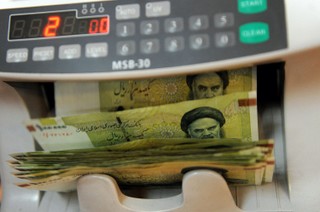 Waluta pogrąża irański reżim