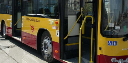 Pies wciągnął ją pod autobus. Dziewczynka nie żyje