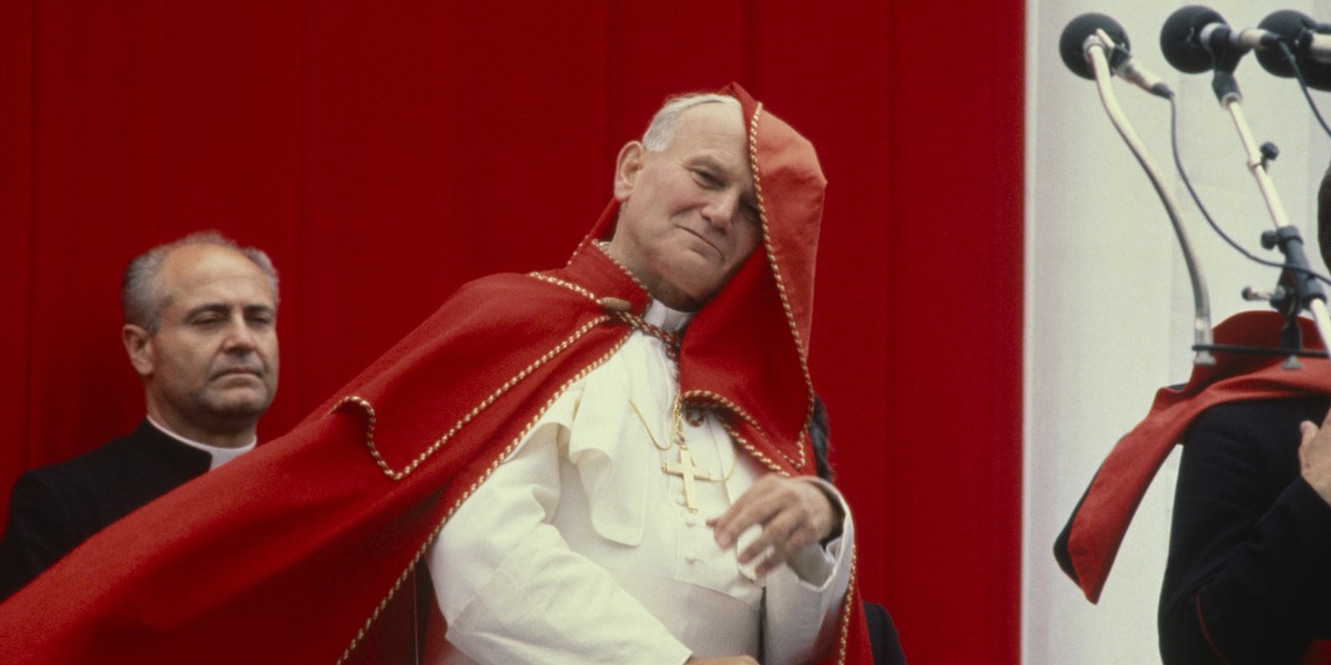 Papież Który Podczas Synodu W Clermont Wezwał Do Zorganizowania Jan Paweł II z wizytą w nocnym lokalu. Jak to się stało? - Wiadomości