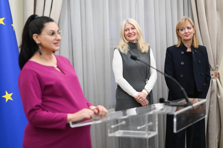 Begović i Li Ming sa mladim naučnicima