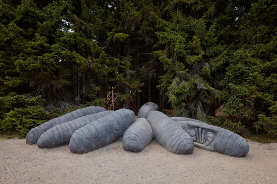 W Karkonoszach zbudowali park rozrywki z ogromnymi rzeźbami. Oto Pecka Playspace