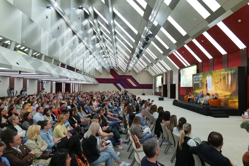 Prva tribina u Sava centru