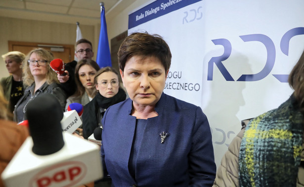 Szydło: Priorytetem dla rządu PiS są uczniowie, egzaminy się odbędą