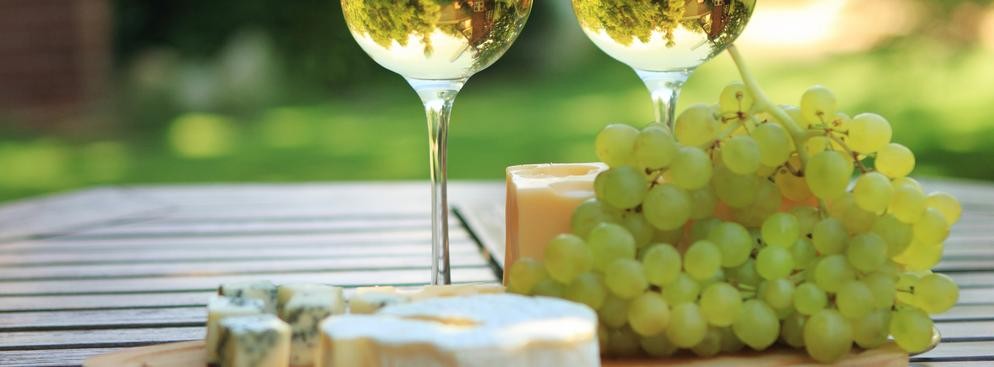 RESTAURACJE 
Kuchnia francuska
Francuski kodeks konsumenta zobowiązuje wszystkie restauracje, aby wskazywały, czy dana potrawa został przygotowana ze świeżych produktów na miejscu tzw. 