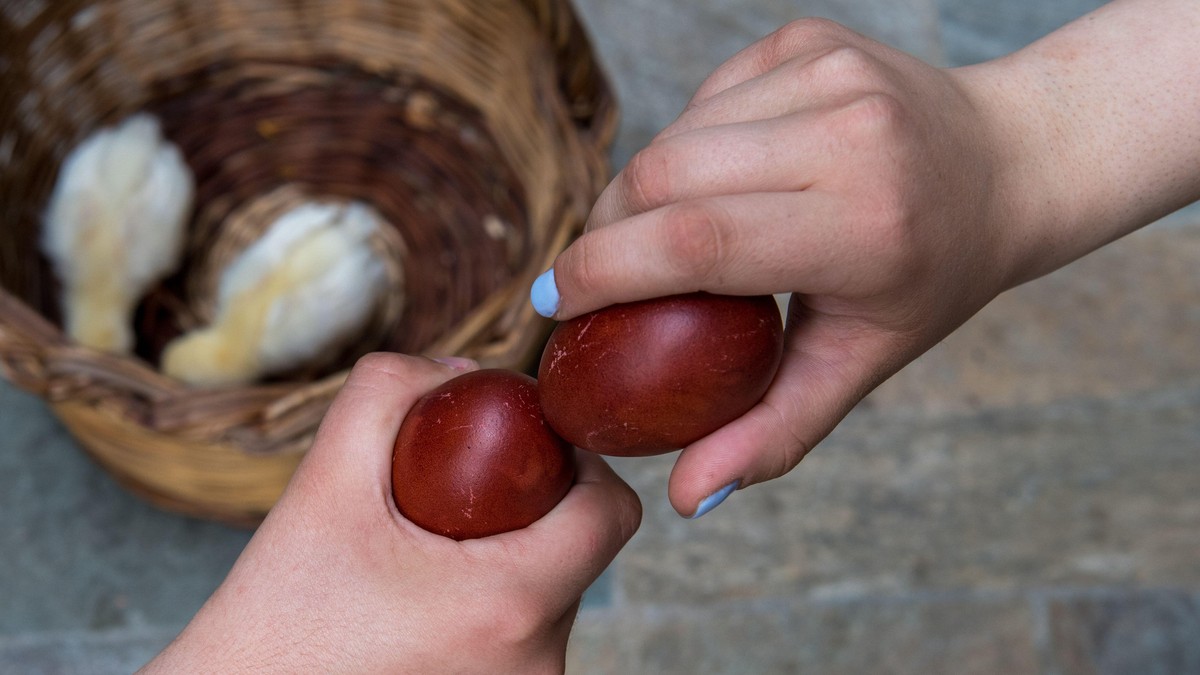 Da li je na "Hristos vaskrse" pravilno reći "Vaistinu vaskrse" ili "Voistinu vaskrse"