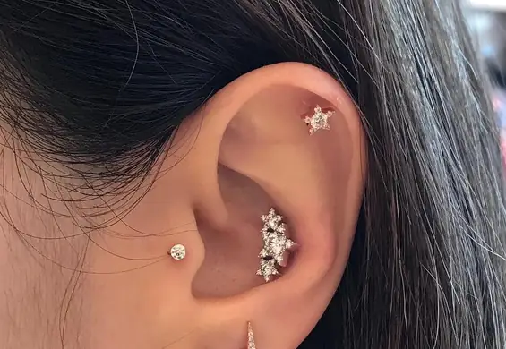 Conch piercing - po obejrzeniu tych zdjęć zapragniesz mieć kolczyki w tym miejscu