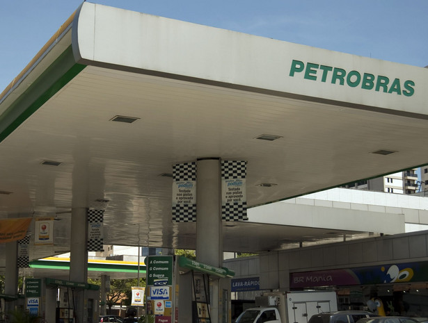 Nowa emisji akcji Petroleo Brasileiro wartych 70 mld dolarów była największa w historii. Na zdj. stacja benzynowa Petrobras w Sao Paolo.