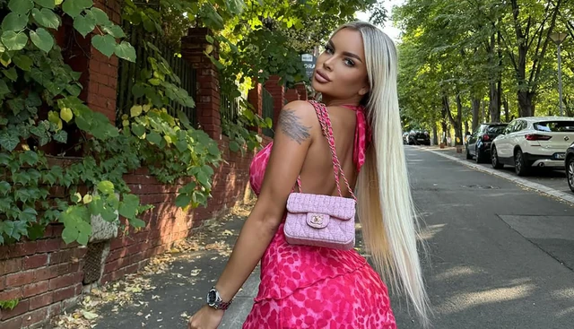 Nudili joj 100.000 evra za INTIMNE ODNOSE, sad se SNIMALA U DŽAKUZIJU SA DEČKOM, pa sve podelila javno