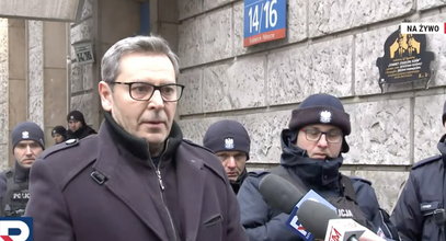 Michał Adamczyk opuścił budynek TAI. "Przestało bić serce TVP"