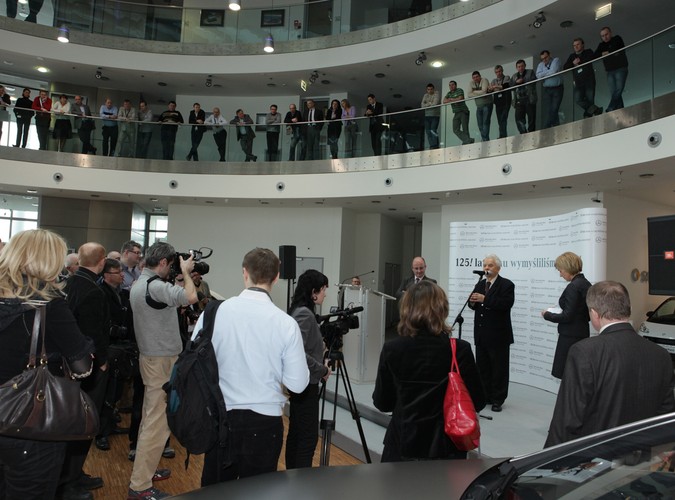 Mercedes pana Aleksandra Ratajczaka skończy w 2011 roku 45 lat. To właśnie egzemplarz modelu W110 w wersji 200D, czyli 'skrzydlak', jeden z poprzedników obecnej Klasy E