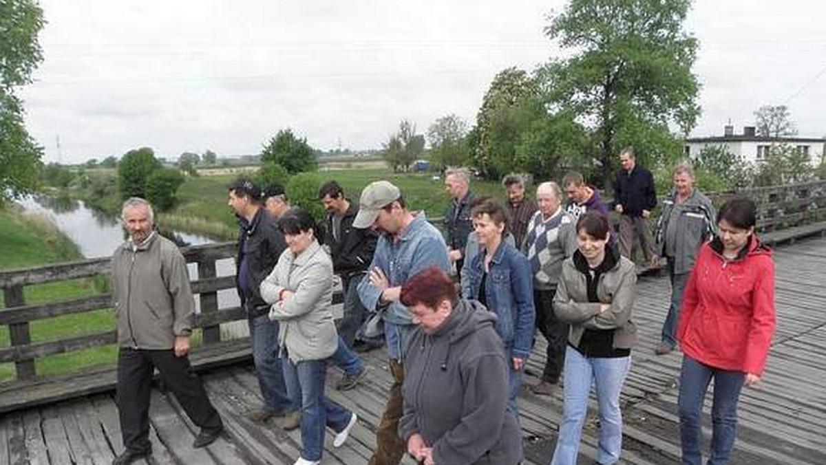 Niewykluczone, że mieszkańcom wsi pomogą żołnierze z II Pułku Inżynieryjnego z Inowrocławia. O dalszym losie drewnianej przeprawy w Kościelcu zdecyduje Minister Obrony Narodowej.