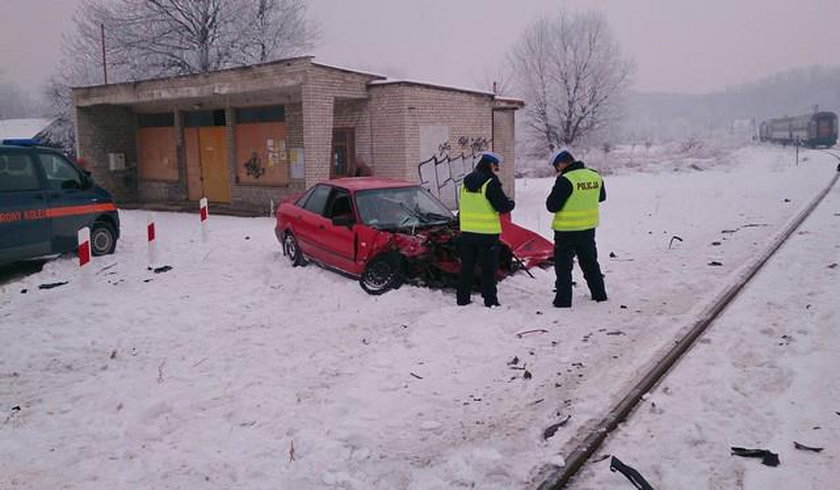 Wypadek na przejeździe kolejowym w Jedliczu