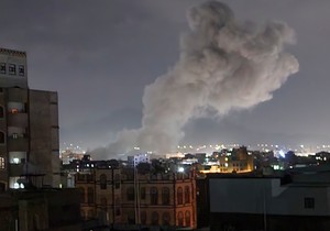 Dim iznad lokacije u Gazi nakon američkih vazdušnih udara