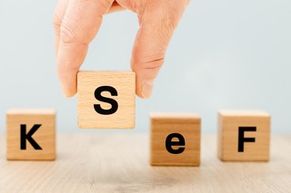 KSeF ułatwi wykrywanie fikcyjnych umów B2B zamiast umowy o pracę