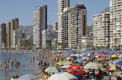 Lato w październiku. Tysiące ludzi na plażach