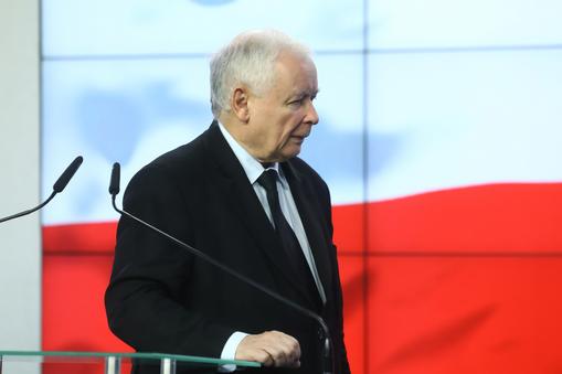 Prezes PiS Jarosław Kaczyński podczas oświadczenia dla mediów w siedzibie Prawa i Sprawiedliwości przy ulicy Nowogrodzkiej w Warszawie