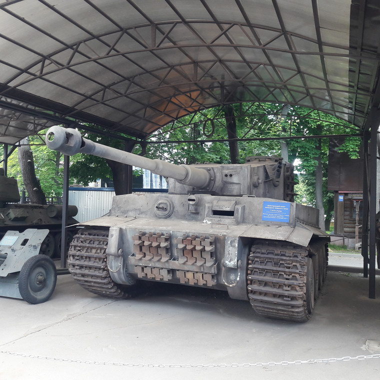 Wystawa czołgów w Mosfilm, największej rosyjskiej wytwórni filmowej