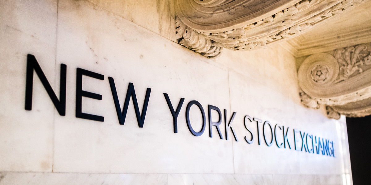 Na NYSE notowane są takie znane indeksy, jak S&P 500 (500 spółek o największej kapitalizacji w USA), Dow Jones (DJIA index, w którym jest 30 największych spółek)
