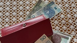 zus ponownie przelicza emeryturę w 2025. zyskają osoby z kilku roczników. jak złożyć wniosek krok po kroku? ponowne przeliczenie emerytury które roczniki mogą przeliczyć emeryturę