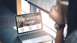 jedno słowo w ogłoszeniu o pracę może narazić firmę na kłopoty. od 24