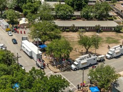 Porażające informacje z Uvalde. Policjanci czekali 45 minut pod klasą, zanim zabili napastnika