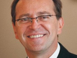 Prof. Kidyba: Egzaminy zawodowe i na aplikacje są jak sinusoida. To błąd