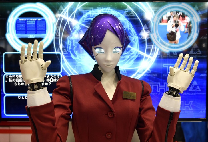 Robot 'Arisa' opracowany przez THK i Aruze Gaming