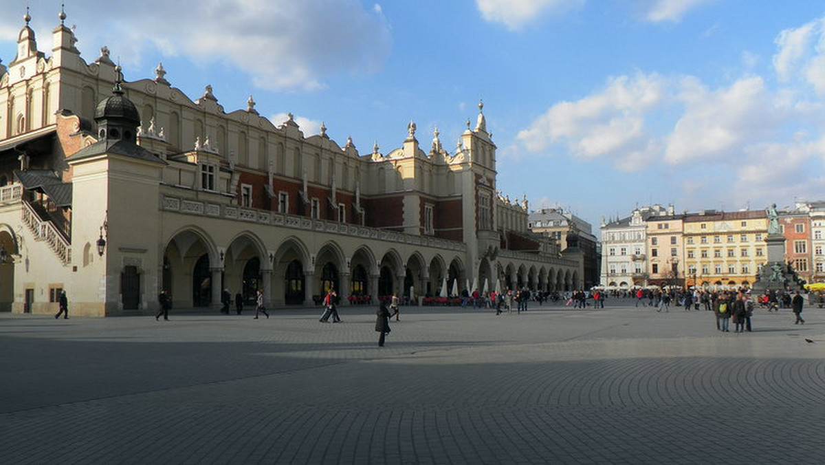 Z nadejściem wiosny rozpoczyna się w sobotę trzecia edycja literackich spacerów po Krakowie, wiodących zaułkami miasta związanymi ze znanymi autorami. Inauguracyjna wędrówka poprowadzi szlakiem krakowskich pisarek, potem bohaterami będą m.in. nobliści.