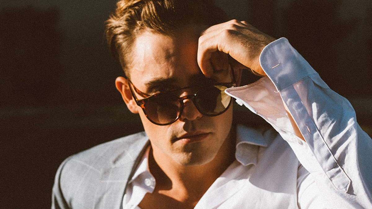 Gwiazda serialu "Stranger Things" Dacre Montgomery w kampanii Reserved