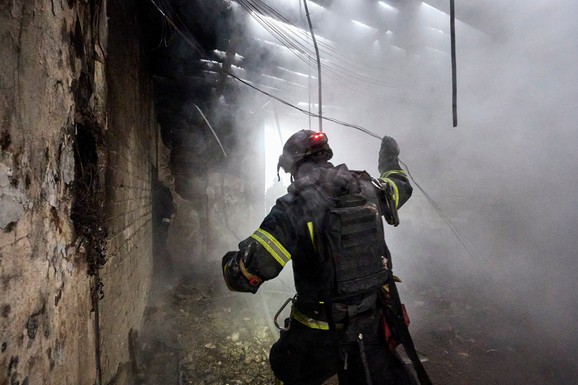 (VIDEO) BRUTALAN RUSKI NAPAD, NATO ZEMLJA DIGLA AVIONE Ima mrtvih, gađali Sumi vođenim avio-bombama