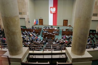 PiS zyskał na Polskim Ładzie [SONDAŻ]